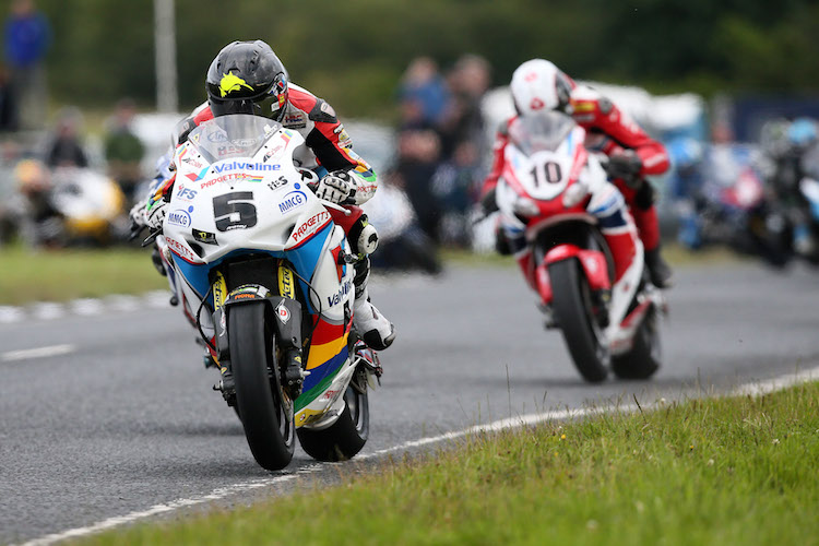 Anstey reigns at Dundrod 150 with victory in Superbike race